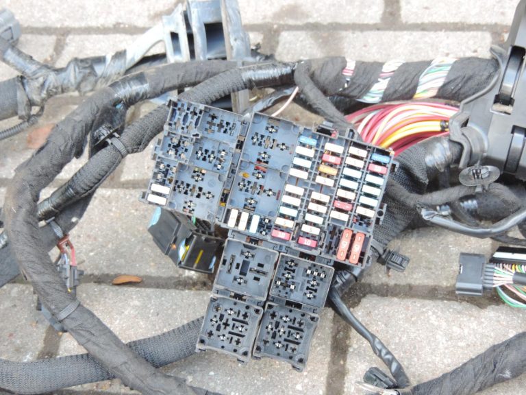 Opel Vivaro B Renault Trafic III instrumentu paneļa vadu kopne 93455493 Mazs DEFEKTS