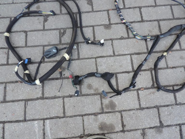 OE Opel Vivaro B Renault Trafic III aizmugurējais vadu komplekts (salonā) 93461890 Mazs DEFEKTS