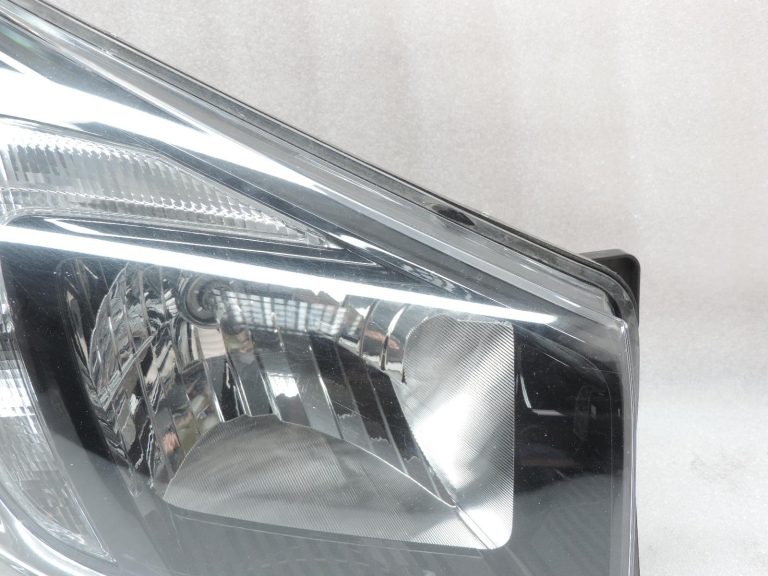 OE Opel Vivaro B Renault Trafic III Facelift lukturis labajā pusē 95527866 DEFEKTĪVS
