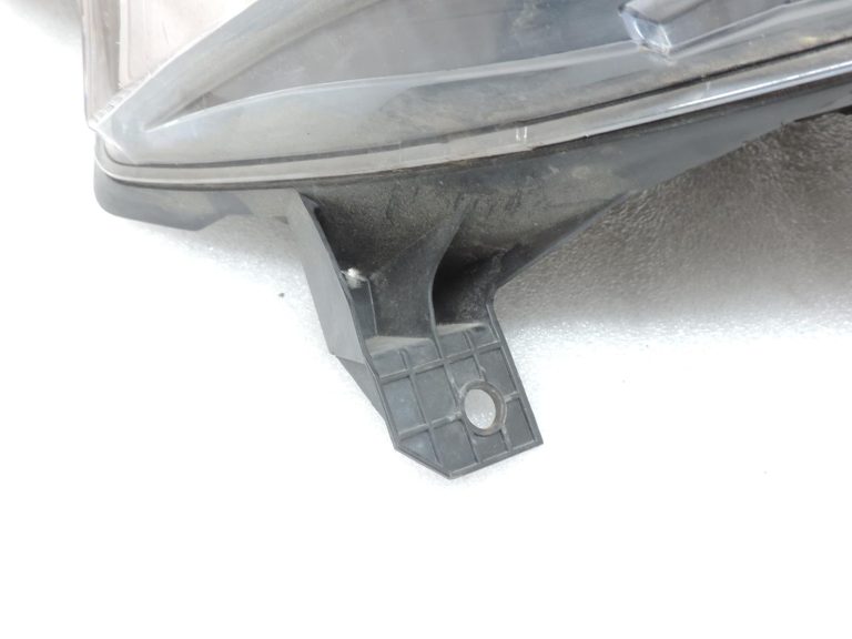 OE Opel Vivaro B Renault Trafic III Facelift lukturis labajā pusē 95527866 DEFEKTĪVS