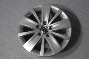 1x oriģināls VW Sharan 7N alumīnija disks, 16 collas, ET33, 7N0601025A, ar pulverkrāsas pārklājumu