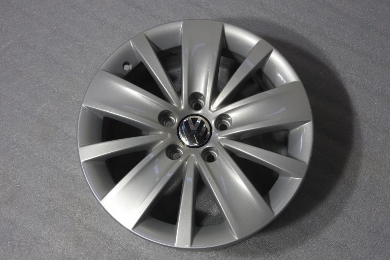 1x oriģināls VW Sharan 7N alumīnija disks, 16 collas, ET33, 7N0601025A, ar pulverkrāsas pārklājumu