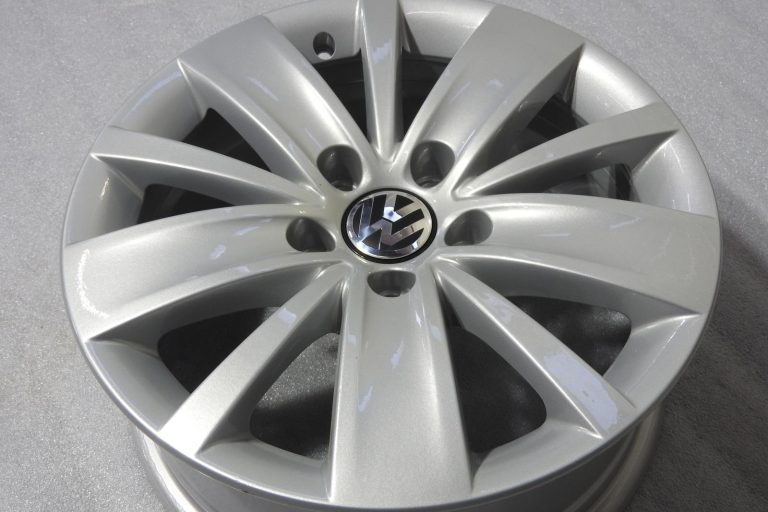 1x oriģināls VW Sharan 7N alumīnija disks, 16 collas, ET33, 7N0601025A, ar pulverkrāsas pārklājumu
