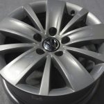 1x oriģināls VW Sharan 7N alumīnija disks, 16 collas, ET33, 7N0601025A, ar pulverkrāsas pārklājumu