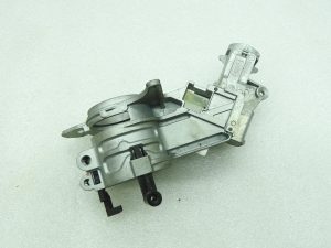 Opel Zafira B Aizdedzes slēdzenes korpuss 93181315, 6235375
