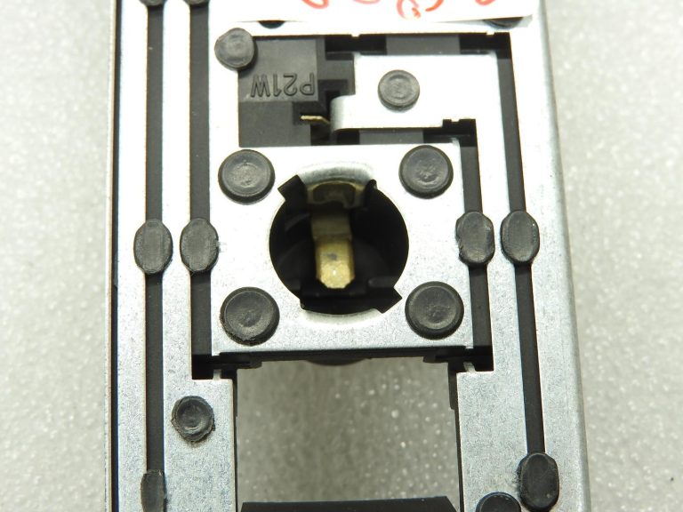 MINI R50 R53 lampiņu turētājs (kreisais, labais, aizmugurējais) pirms facelifta 2001–2004 63216916395