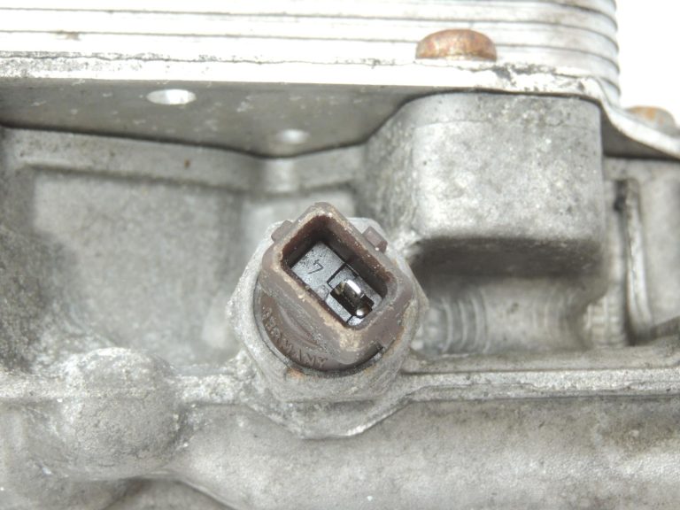 BMW E60 E61 530d M57N2 eļļas filtra korpuss, eļļas dzesētājs, siltummainis 11427805408 OEM