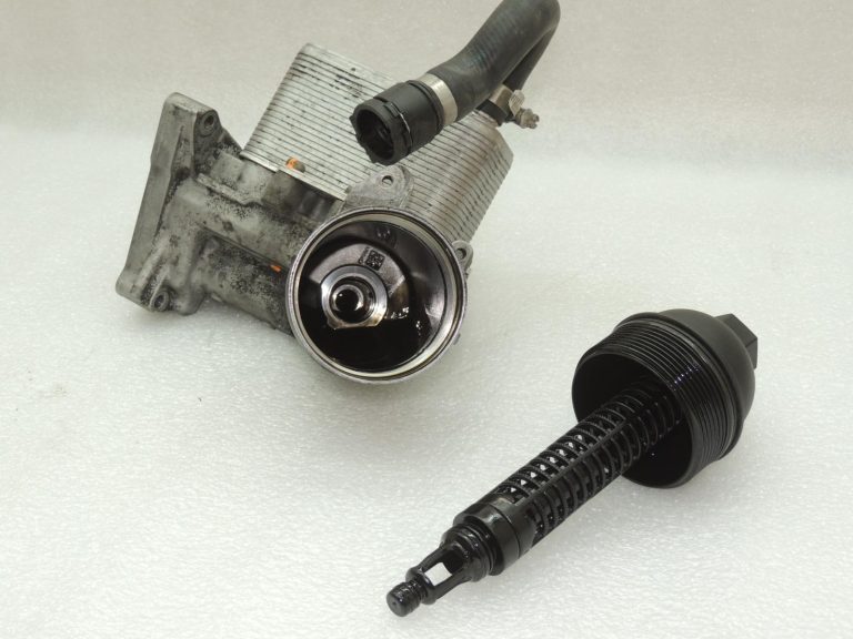 BMW E60 E61 530d M57N2 eļļas filtra korpuss, eļļas dzesētājs, siltummainis 11427805408 OEM