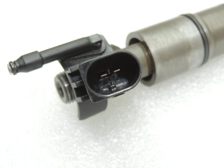BMW E60, E61, E90 530d, 330d degvielas iesmidzinātājs 13537809193, 13537792721