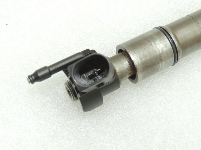 BMW E60, E61, E90 530d, 330d degvielas iesmidzinātājs 13537809193, 13537792721