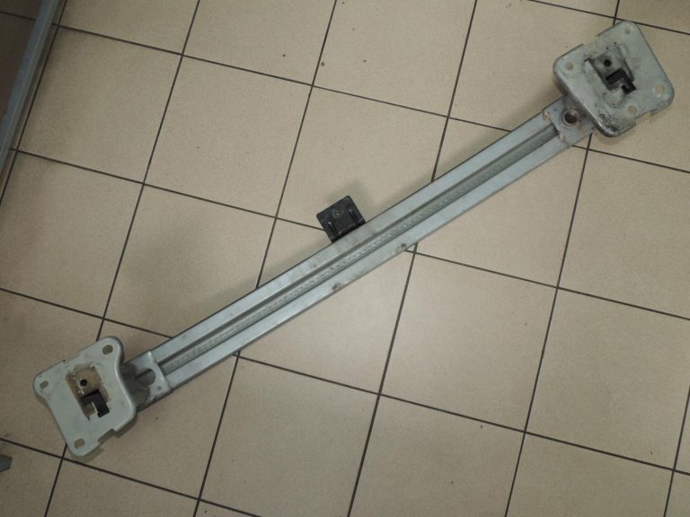 Opel Vivaro B Renault Trafic III priekšējais bufera kronšteins 95516997 OEM