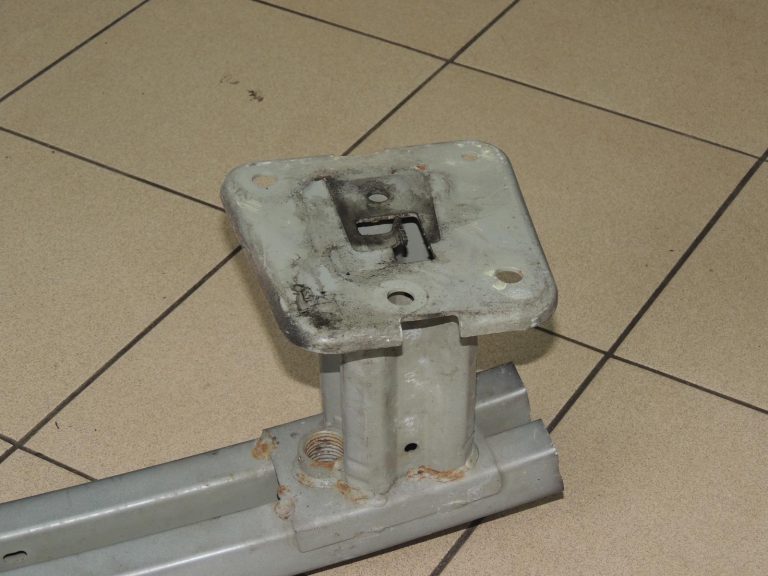 Opel Vivaro B Renault Trafic III priekšējais bufera kronšteins 95516997 OEM
