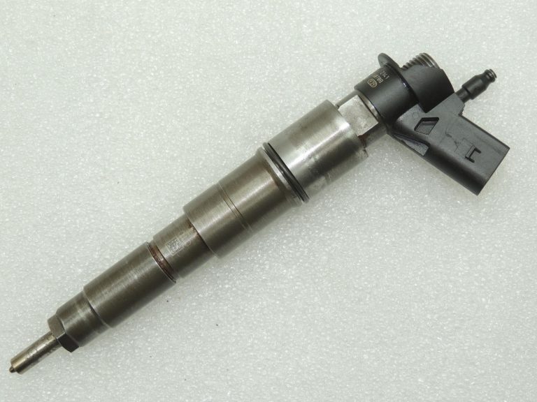 BMW E60, E61, E90 530d, 330d degvielas iesmidzinātājs 13537809193, 13537792721