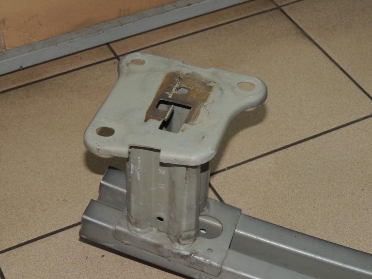 Opel Vivaro B Renault Trafic III priekšējais bufera kronšteins 95516997 OEM