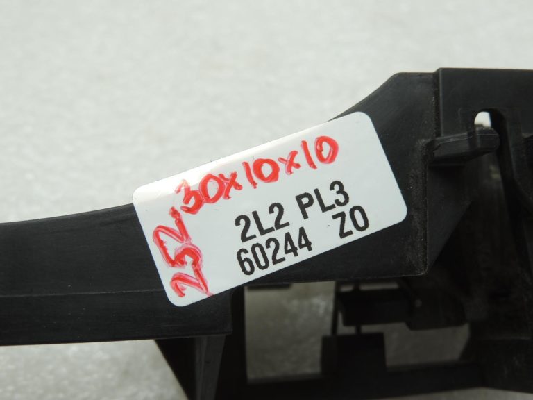 OEM Opel Vivaro B Renault Trafic III ārējā durvju roktura kronšteins, priekšā pa labi
