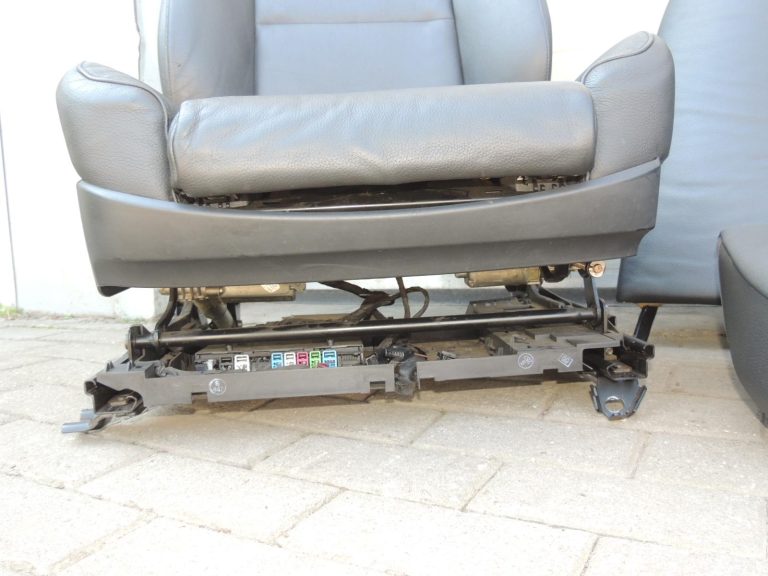 BMW E60 E61 ādas apdare — melna „Dakota“ āda, LCSW sporta sēdekļi ar elektrisko regulēšanu