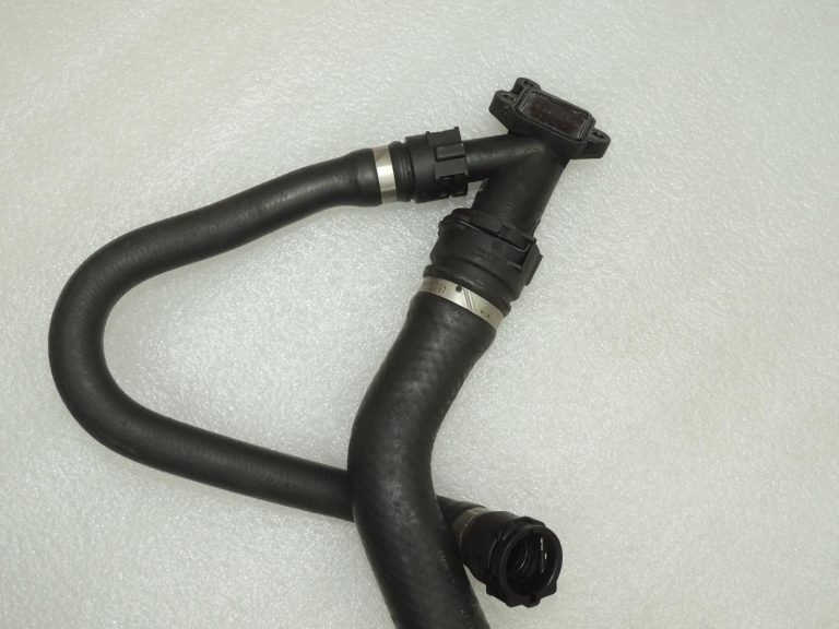 BMW E60 E61 530d M57N2 dzesēšanas šķidruma caurule apkurei 17127787449