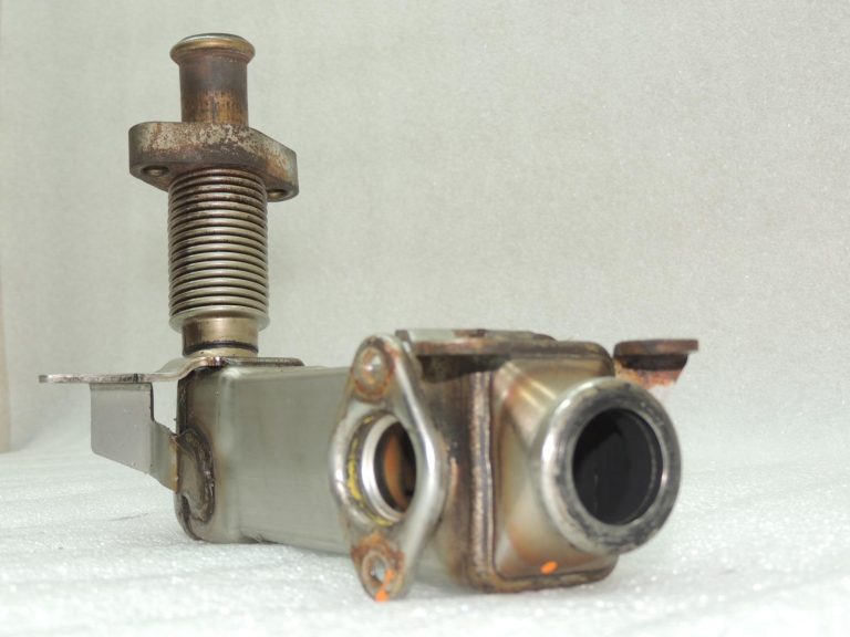 BMW E60, E61, E90, E91 AGR dzesētājs, izplūdes gāzu dzesētājs 11717794245 7794245 OEM