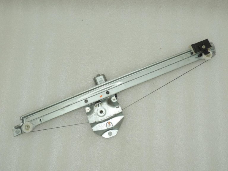 OEM Opel Vivaro B Renault Trafic III logu pacēlāja motors (labais) 93867657