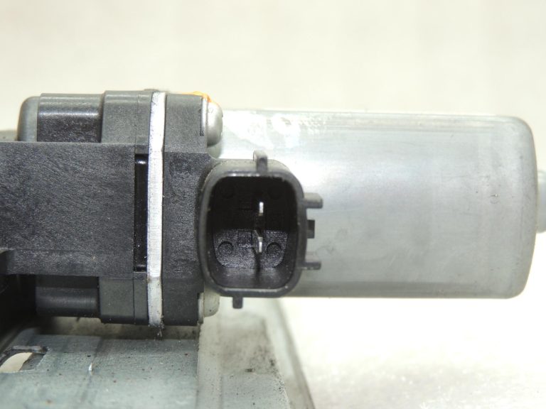 OEM Opel Vivaro B Renault Trafic III logu pacēlāja motors (labais) 93867657