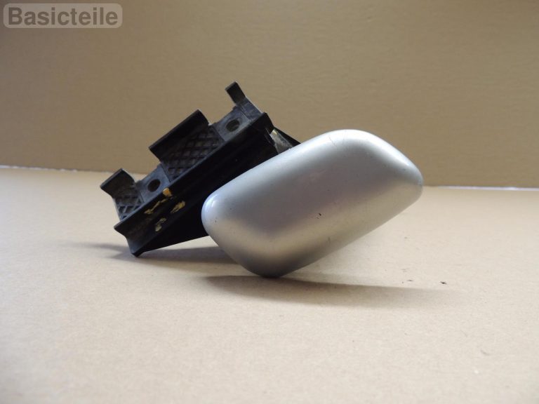 Nissan Almera Tino priekšējo lukturu mazgātāja sprausla labā 28654-BU300