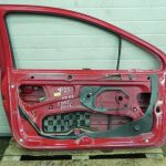 Peugeot 307 3 durvju priekšējās kreisās durvis Krāsa Sarkana KKN Durvju priekšējās kreisās durvis