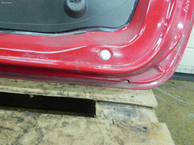 Peugeot 307 3 durvju priekšējās kreisās durvis Krāsa Sarkana KKN Durvju priekšējās kreisās durvis