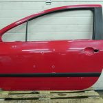 Peugeot 307 3 durvju priekšējās kreisās durvis Krāsa Sarkana KKN Durvju priekšējās kreisās durvis
