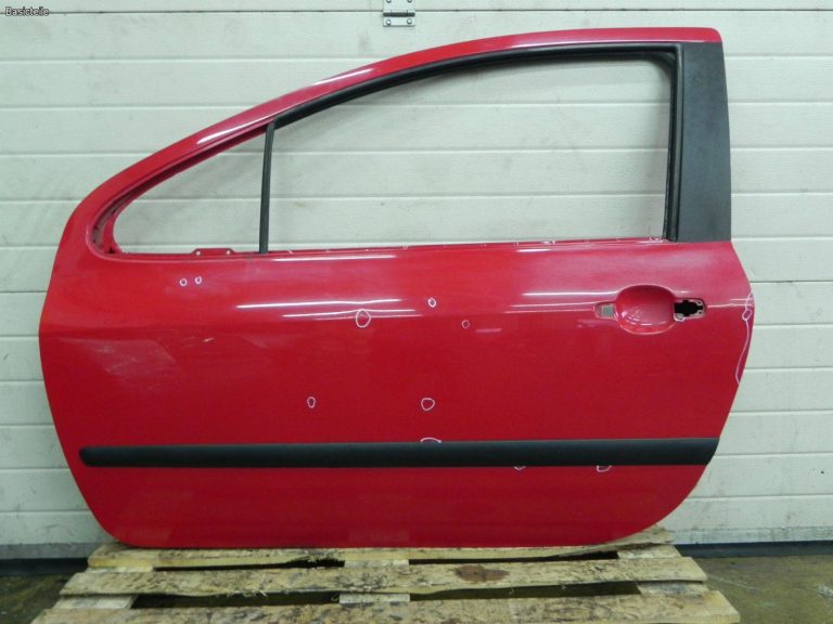 Peugeot 307 3 durvju priekšējās kreisās durvis Krāsa Sarkana KKN Durvju priekšējās kreisās durvis