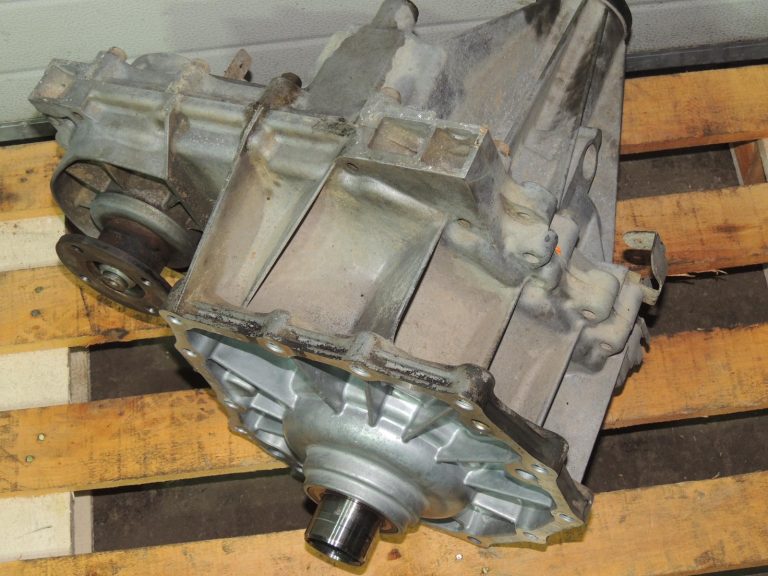 Nissan Navara II D40 3.0DCi V6 V9X Pārnesumkārba 331005X40A 331005X40D