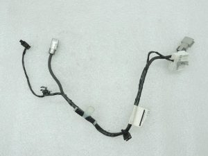 Nissan Navara II D40 centrālā konsole – 12 V ligzda un USB/Aux vadu komplekts 240165X60B