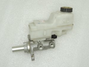 Toyota Corolla E210 galvenais bremžu cilindrs 47201-F9020 47201F9020 LHD oriģināls