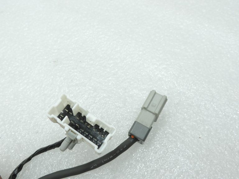 Nissan Navara II D40 centrālā konsole – 12 V ligzda un USB/Aux vadu komplekts 240165X60B