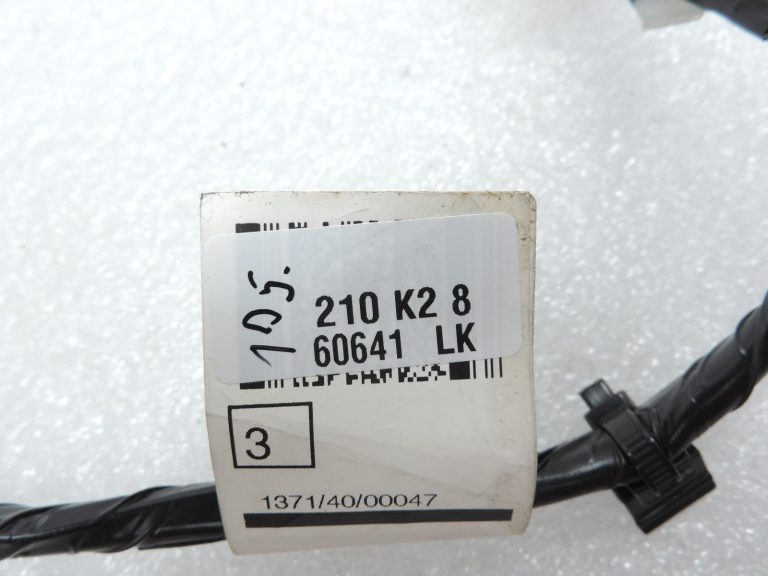 Nissan Navara II D40 centrālā konsole – 12 V ligzda un USB/Aux vadu komplekts 240165X60B