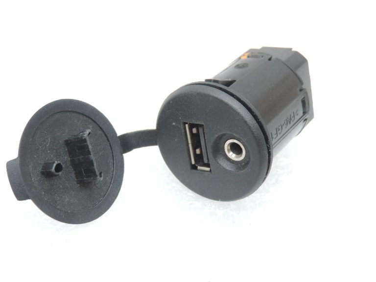 Nissan Navara II D40 USB AUX ligzda 280235X00A