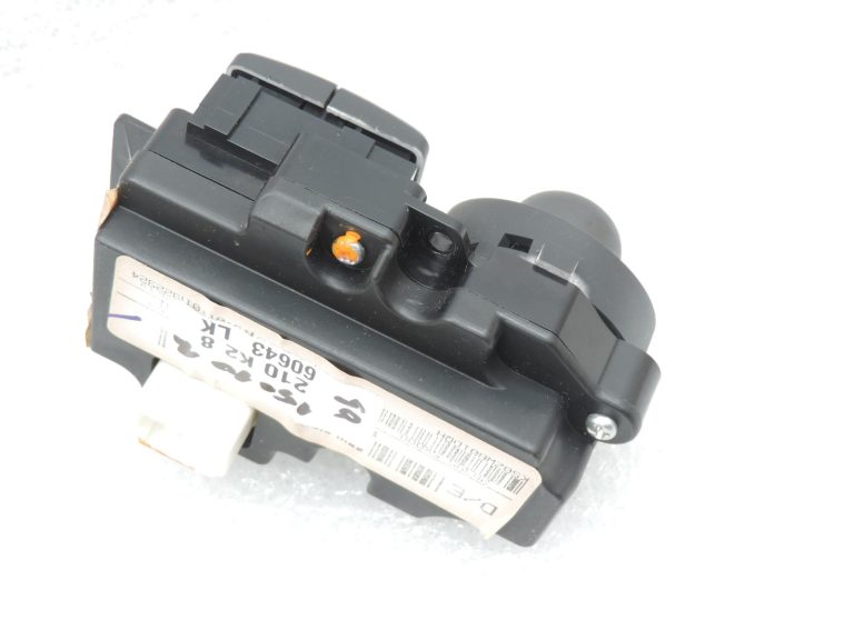 Nissan Navara II D40 radio navigācijas vadības slēdzis, kreisais 283955X00B