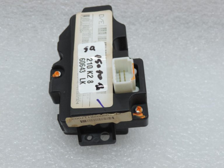Nissan Navara II D40 radio navigācijas vadības slēdzis, kreisais 283955X00B
