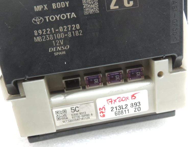 Oriģināla „Toyota Corolla E210“ drošinātāju kaste OE 82730-02P80 8273002P80 1.2T