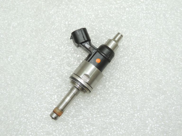Toyota Corolla E210 1.2T degvielas iesmidzinātājs 2320947100 2325047100 OE
