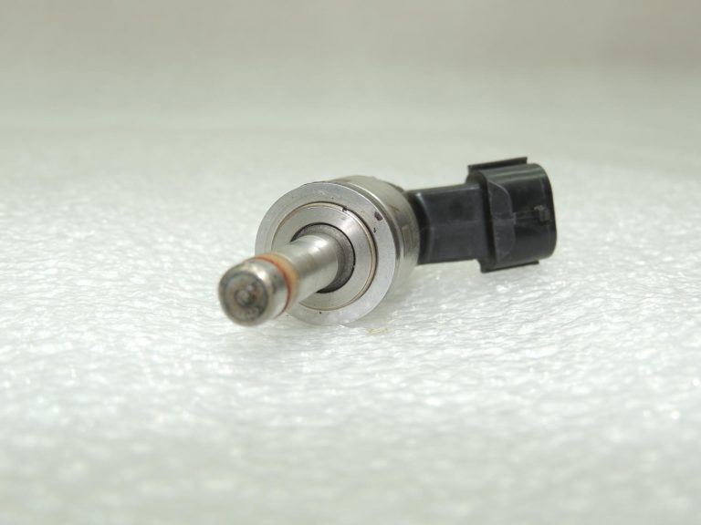 Toyota Corolla E210 1.2T degvielas iesmidzinātājs 2320947100 2325047100 OE