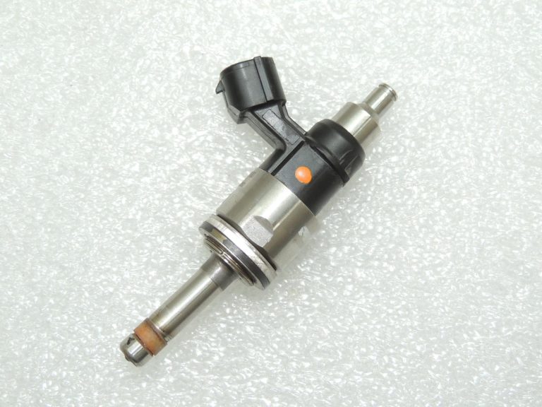 Toyota Corolla E210 1.2T degvielas iesmidzinātājs 2320947100 2325047100 OE