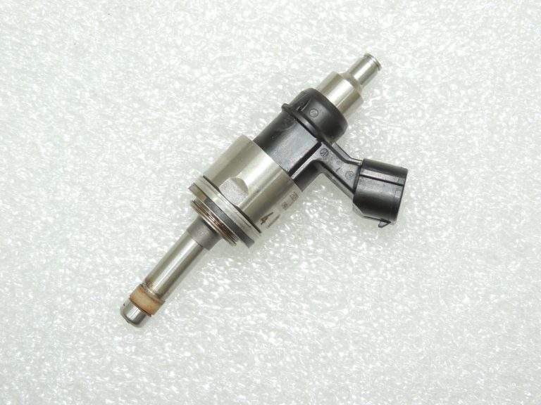 Toyota Corolla E210 1.2T degvielas iesmidzinātājs 2320947100 2325047100 OE