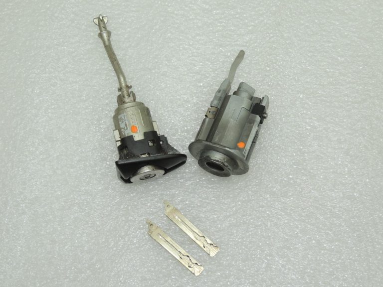 „Toyota Corolla E210“ atslēgu komplekts 8970402D40 6905702C30 6905202510 OE