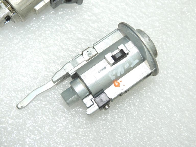 „Toyota Corolla E210“ atslēgu komplekts 8970402D40 6905702C30 6905202510 OE