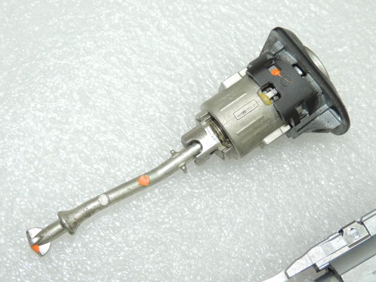 „Toyota Corolla E210“ atslēgu komplekts 8970402D40 6905702C30 6905202510 OE