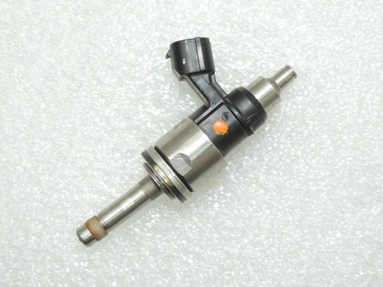 Toyota Corolla E210 1.2T degvielas iesmidzinātājs 2320947100 2325047100 OE