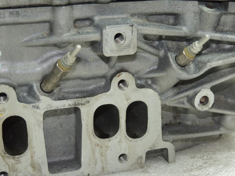 Oriģināls „Nissan Navara D40M“ cilindru galva (kreisā puse), OE 1109100QAA, 3,0 dCi V6