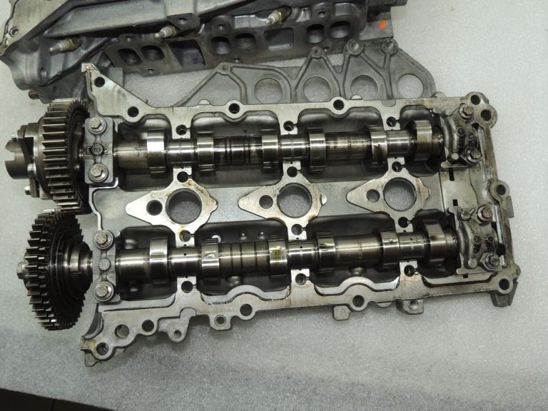 Oriģināls „Nissan Navara D40M“ cilindru galva (labā puse) OE 1104100Q1E 3.0 dCi V6