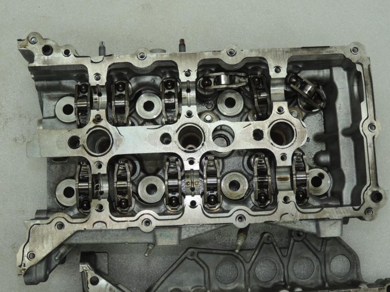 Oriģināls „Nissan Navara D40M“ cilindru galva (labā puse) OE 1104100Q1E 3.0 dCi V6