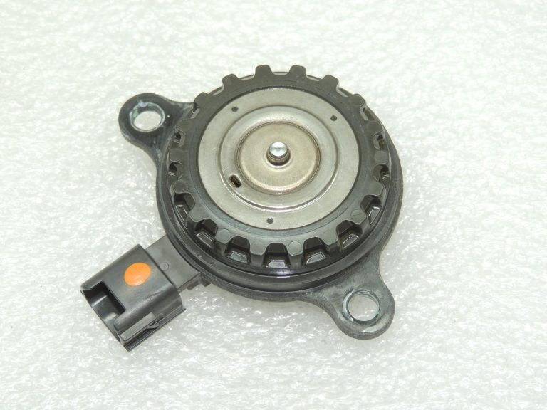 Toyota Corolla E210 1.2 vārpstas sensora vadības vārsts 15370-47010 oriģināls